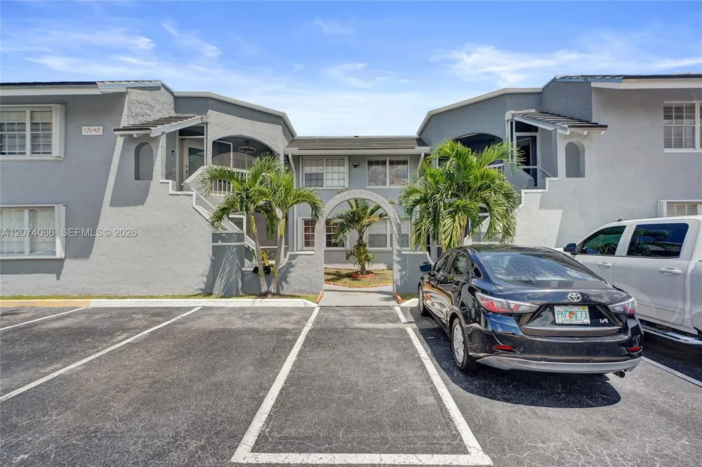 15645 SW 74th Cir Dr #6-5 Miami, FL 33193