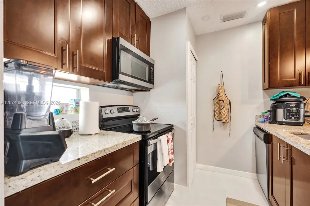 15645 SW 74th Cir Dr #6-5 Miami, FL 33193