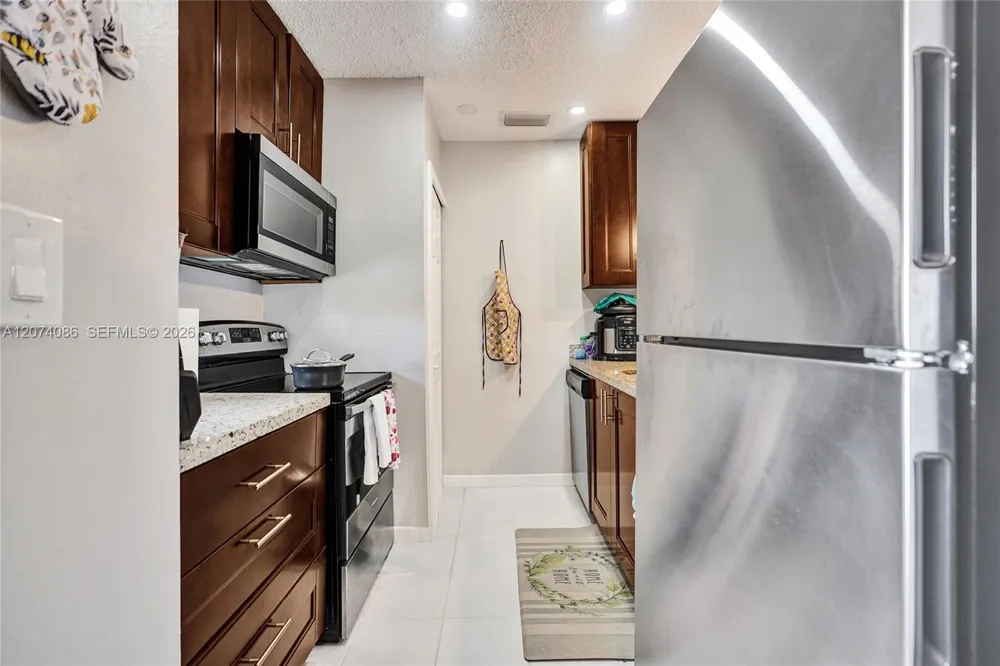 15645 SW 74th Cir Dr #6-5 Miami, FL 33193