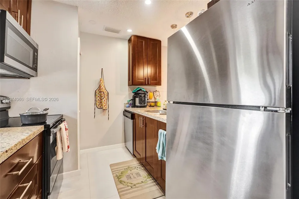 15645 SW 74th Cir Dr #6-5 Miami, FL 33193