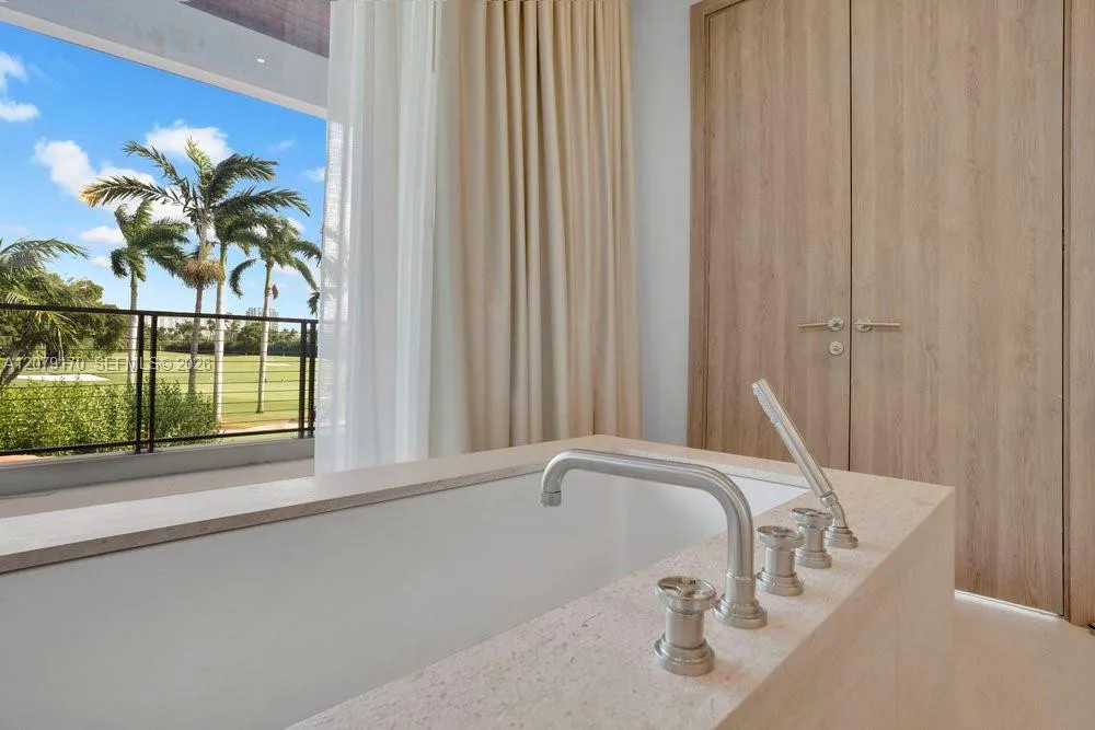 5831 Alton Rd Miami Beach, FL 33140