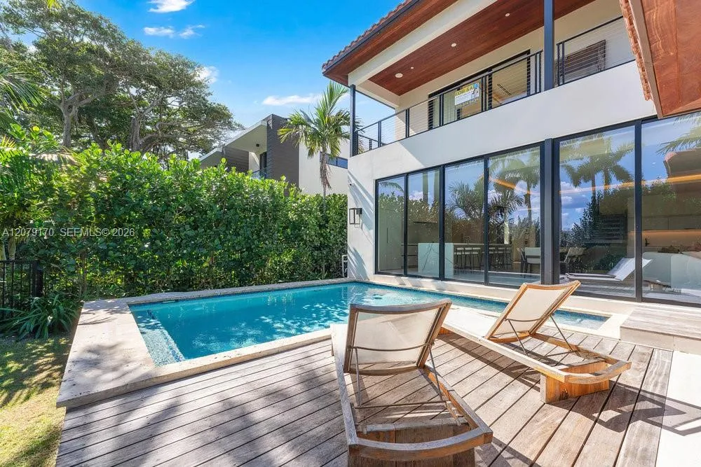 5831 Alton Rd Miami Beach, FL 33140