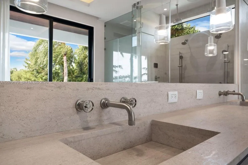 5831 Alton Rd Miami Beach, FL 33140
