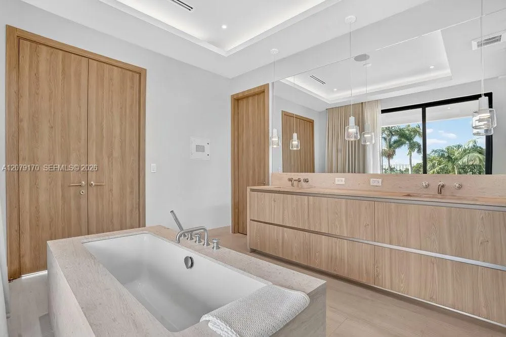5831 Alton Rd Miami Beach, FL 33140