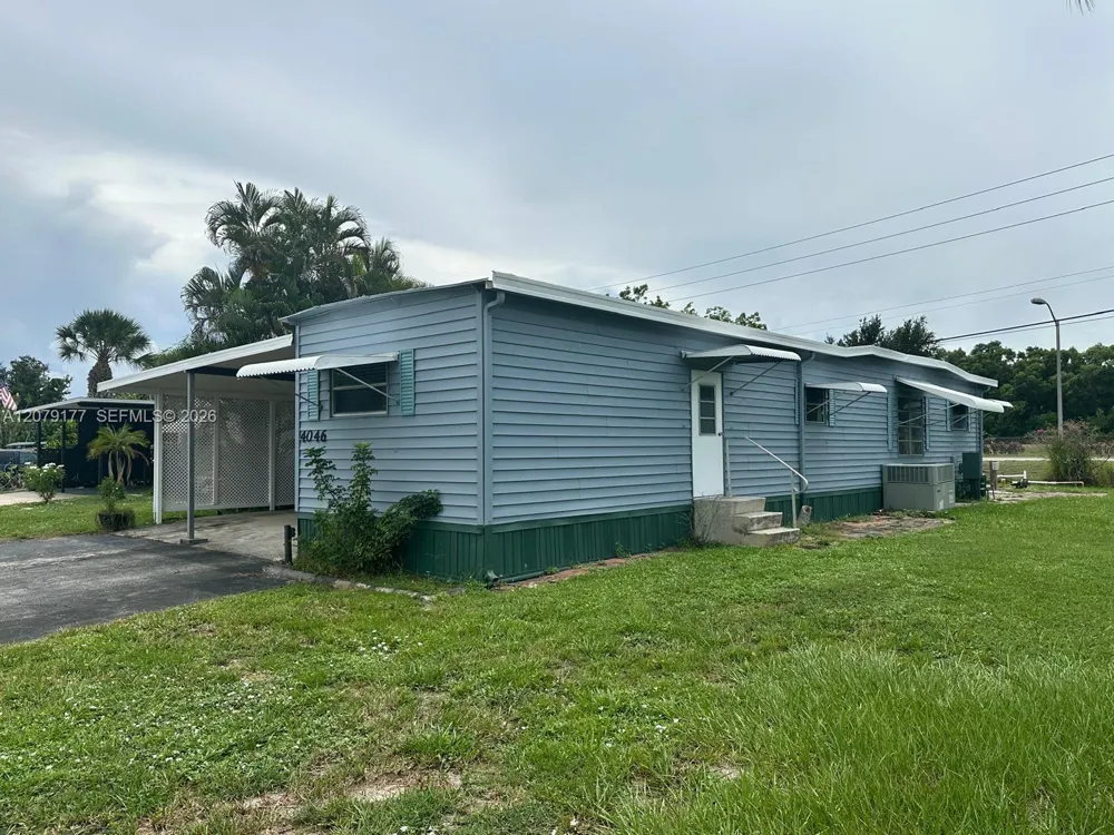 4046 67th Ln Riviera Beach, FL 33404
