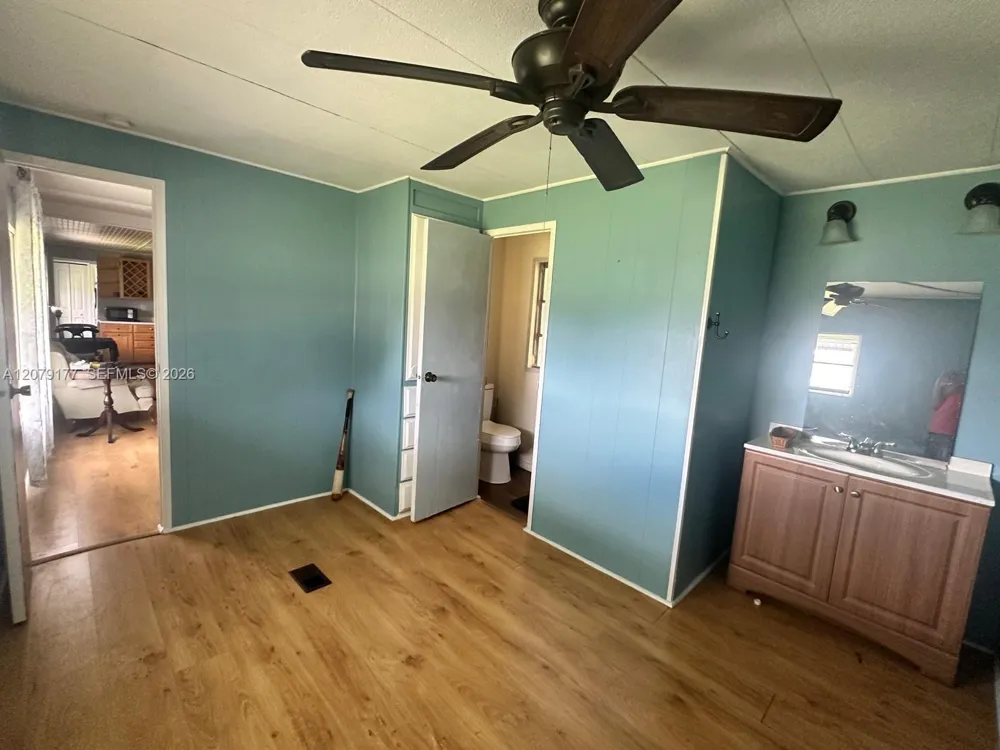4046 67th Ln Riviera Beach, FL 33404