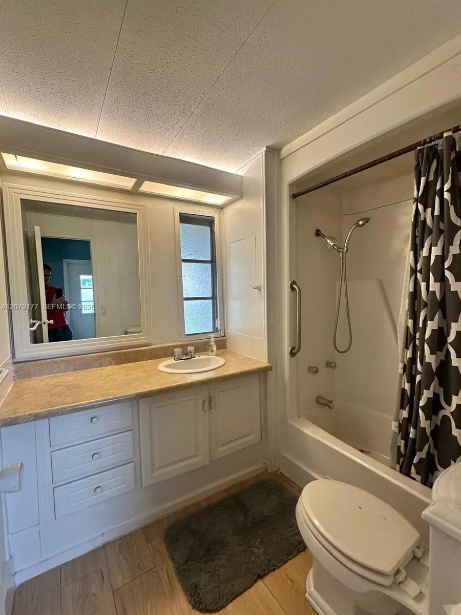 4046 67th Ln Riviera Beach, FL 33404
