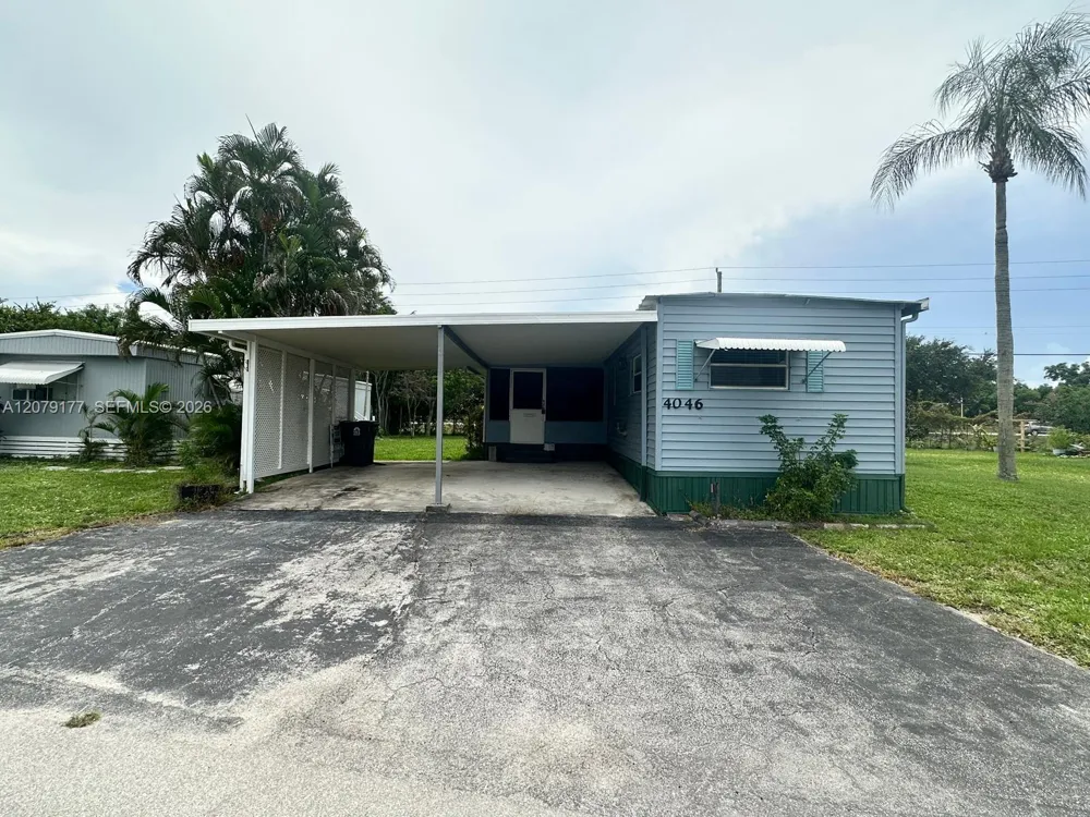 4046 67th Ln Riviera Beach, FL 33404