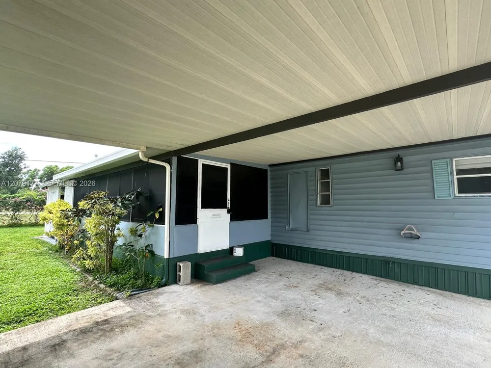 4046 67th Ln Riviera Beach, FL 33404