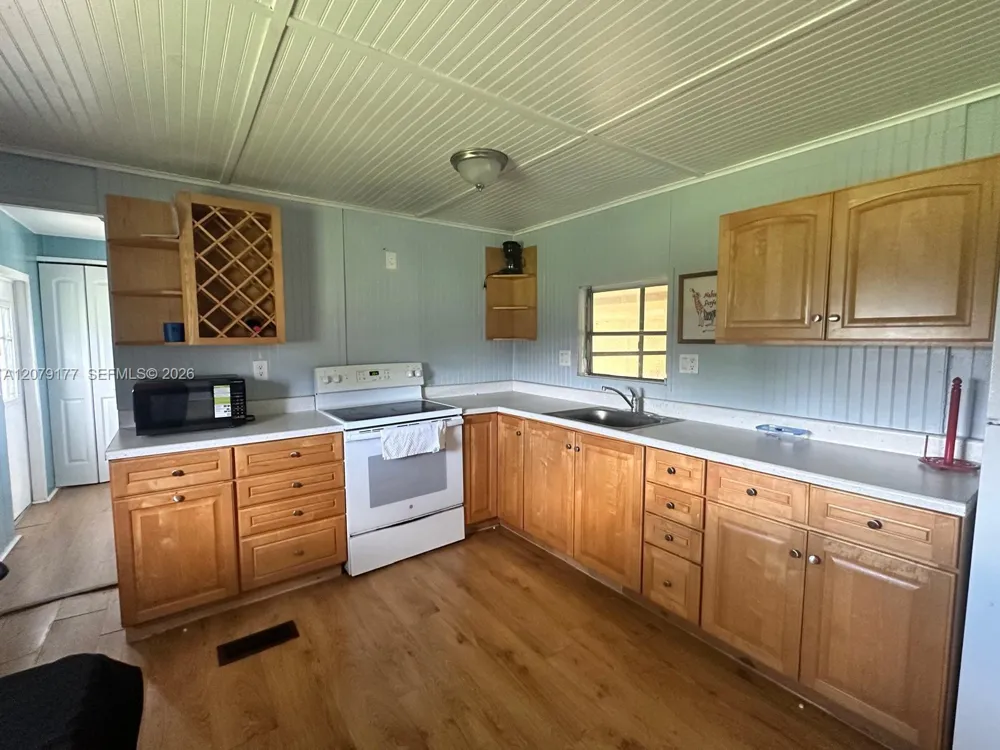 4046 67th Ln Riviera Beach, FL 33404