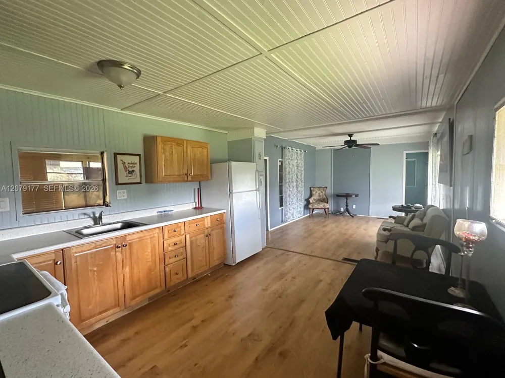 4046 67th Ln Riviera Beach, FL 33404