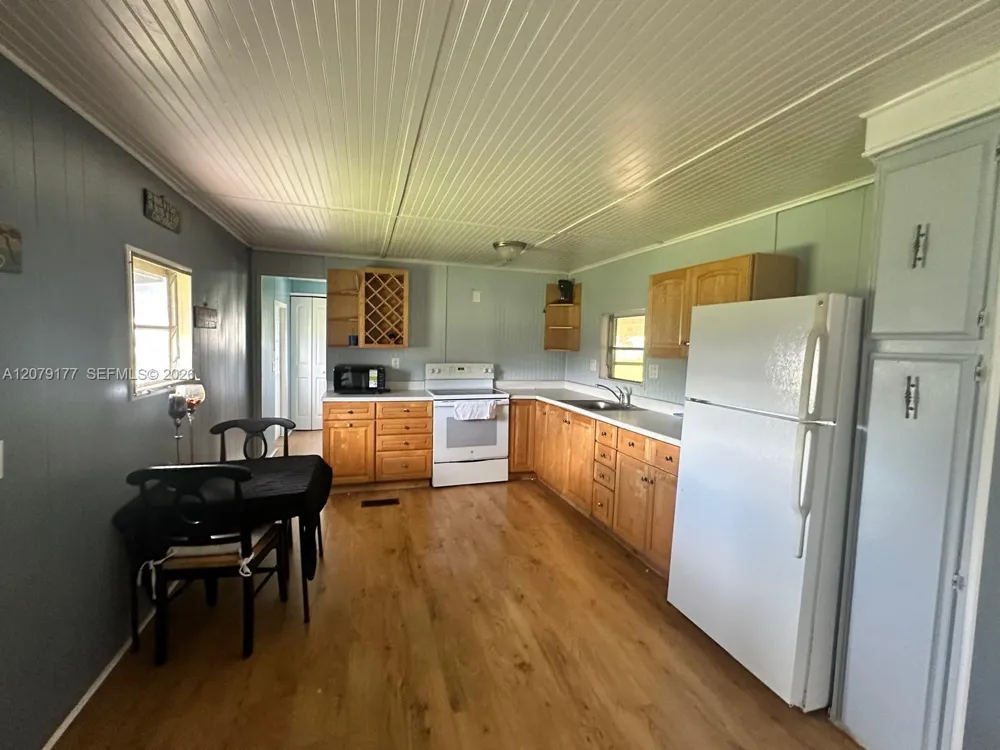4046 67th Ln Riviera Beach, FL 33404