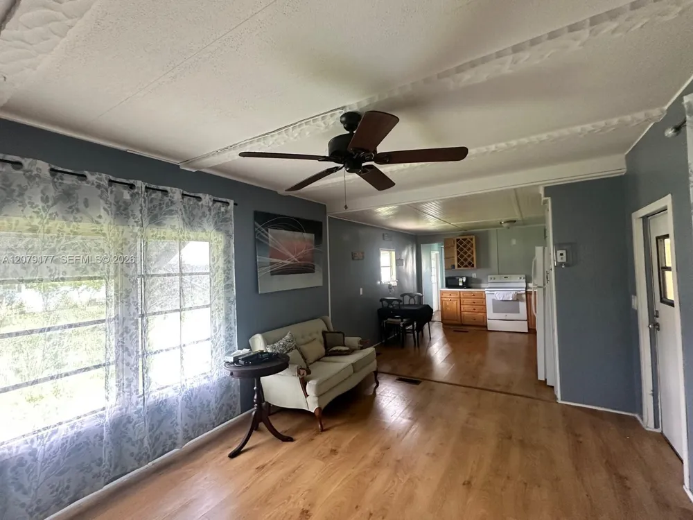 4046 67th Ln Riviera Beach, FL 33404
