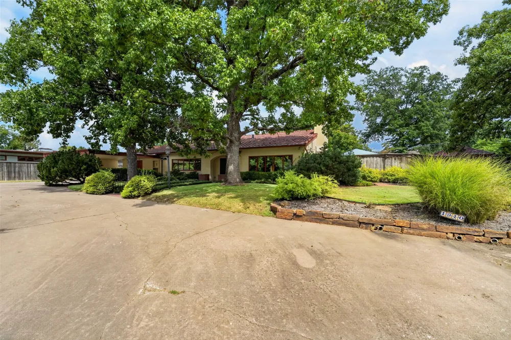 1910 Hillcrest Drive Bartlesville, OK 74003