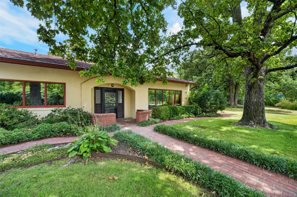 1910 Hillcrest Drive Bartlesville, OK 74003