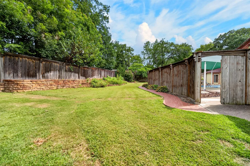 1910 Hillcrest Drive Bartlesville, OK 74003