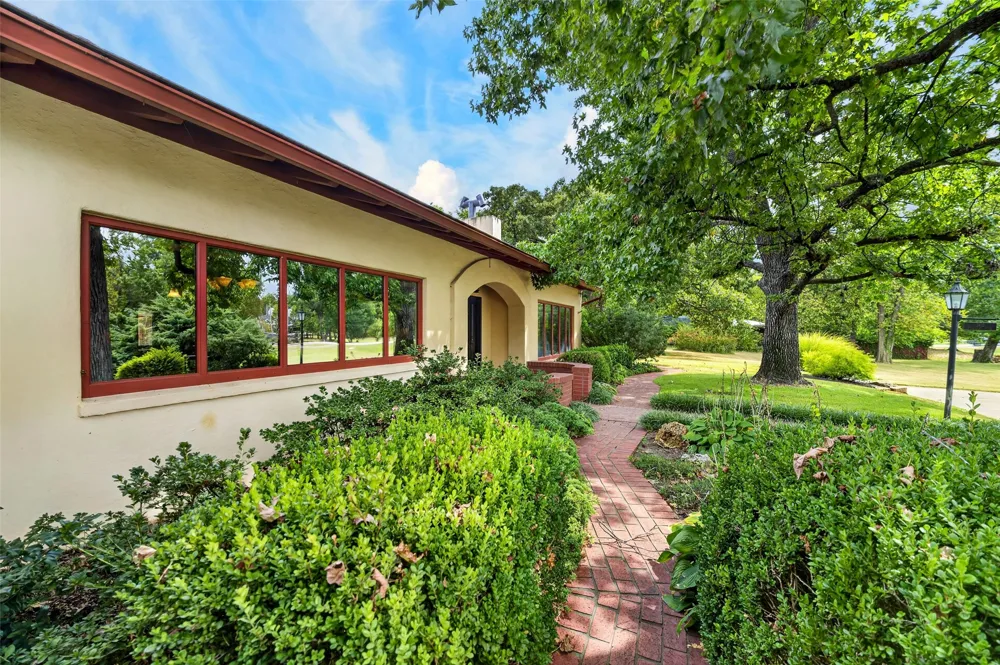 1910 Hillcrest Drive Bartlesville, OK 74003