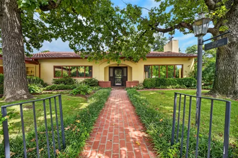 1910 Hillcrest Drive