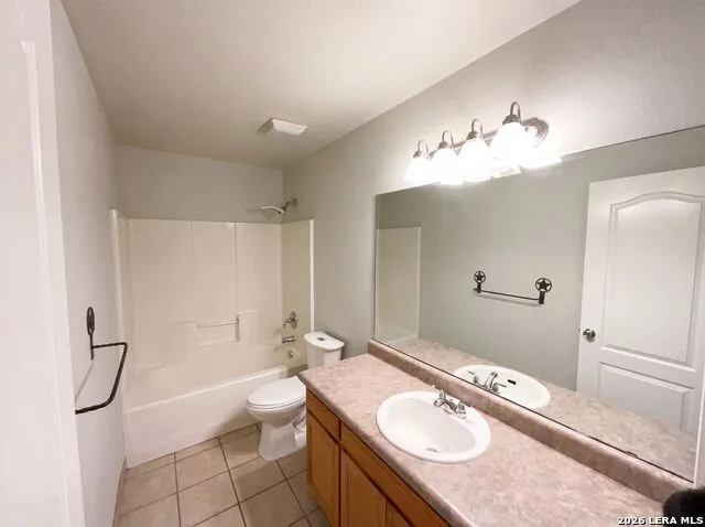 130 LOG CABIN WAY Poteet, TX 78065