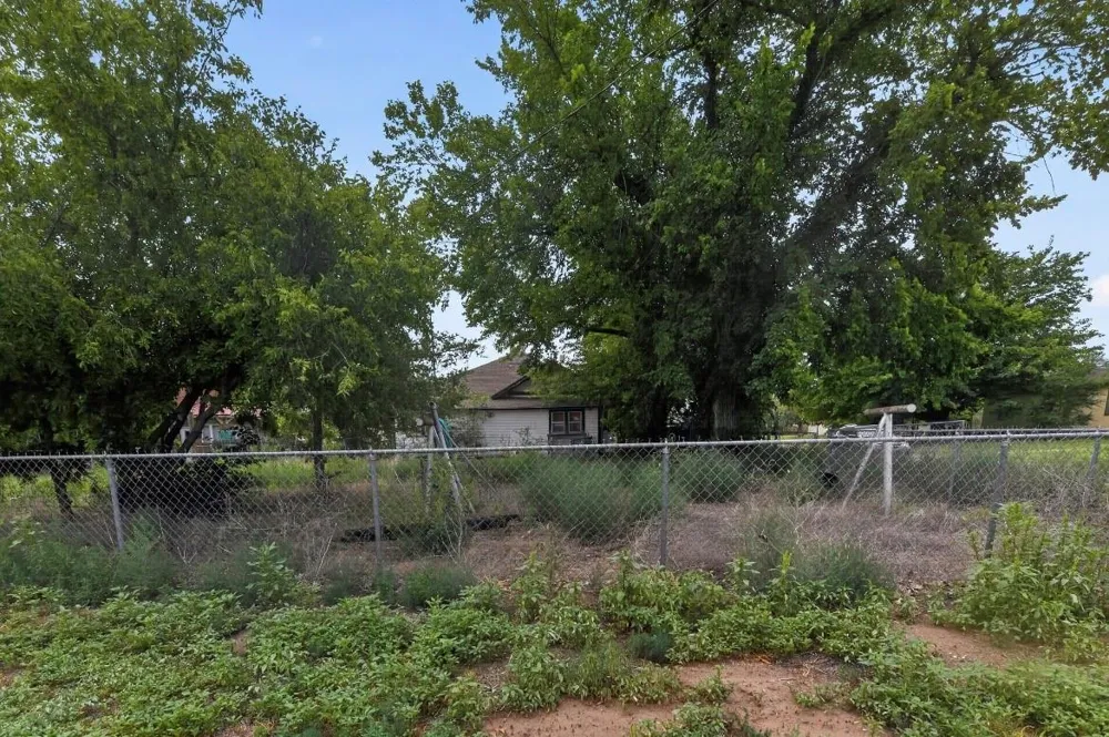 201 E 2nd Street Higgins, TX 79046