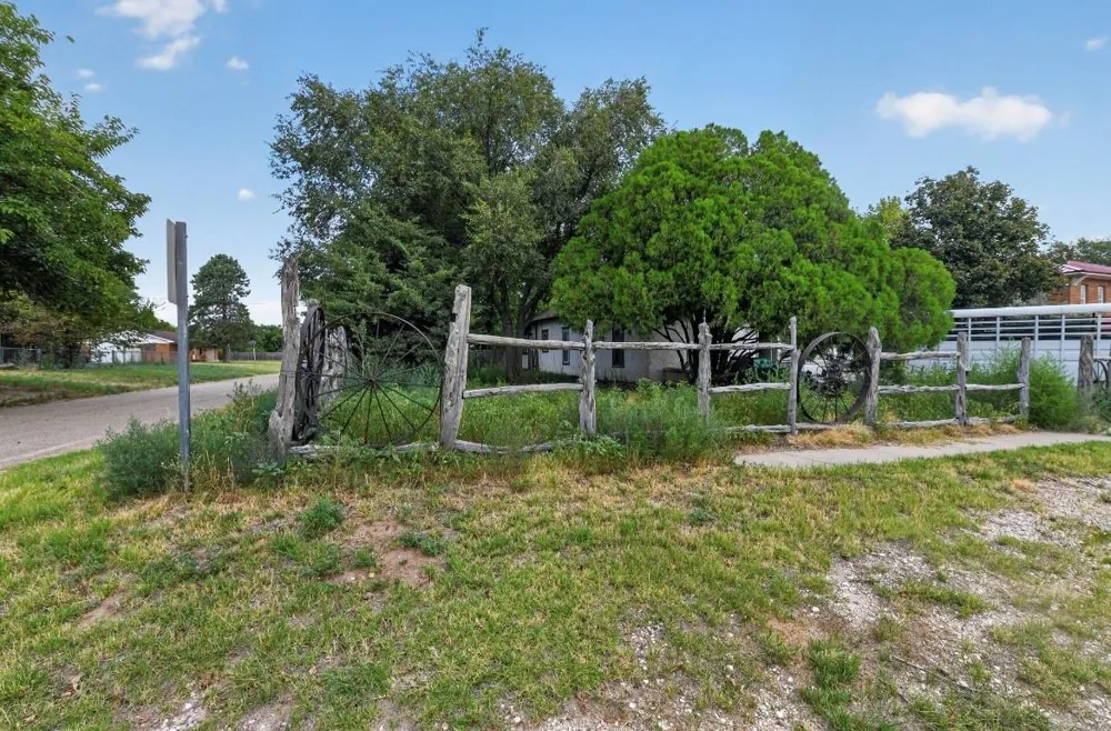 201 E 2nd Street Higgins, TX 79046
