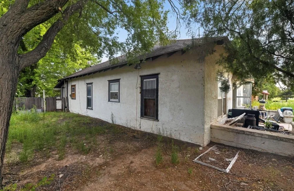 201 E 2nd Street Higgins, TX 79046