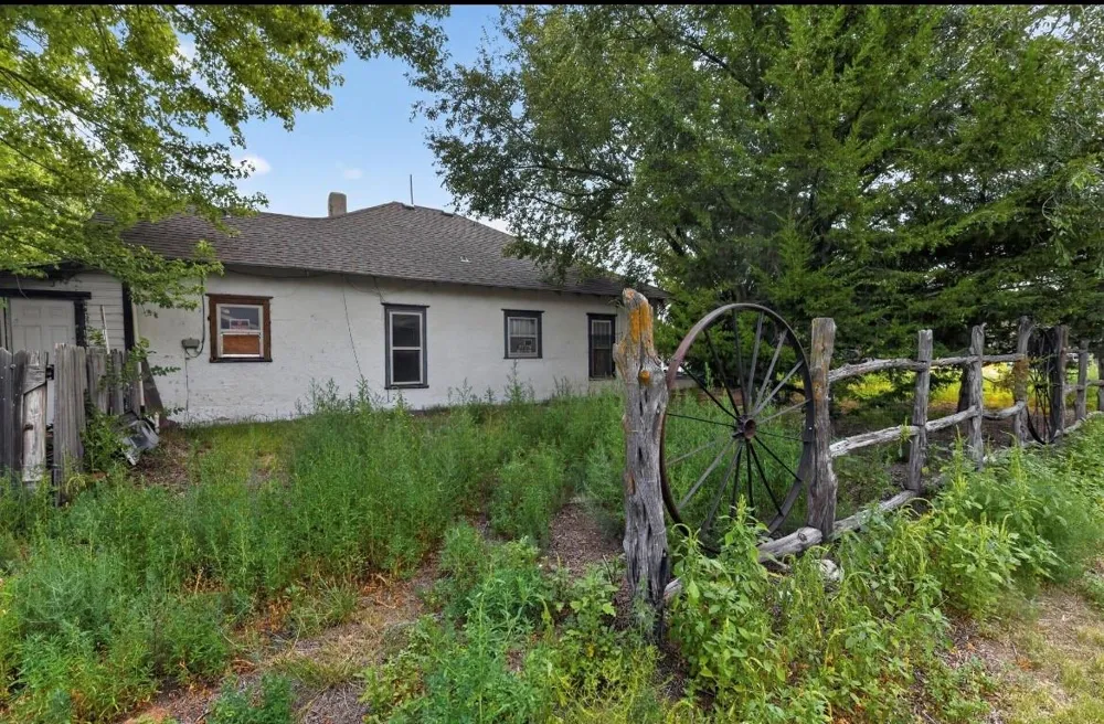 201 E 2nd Street Higgins, TX 79046