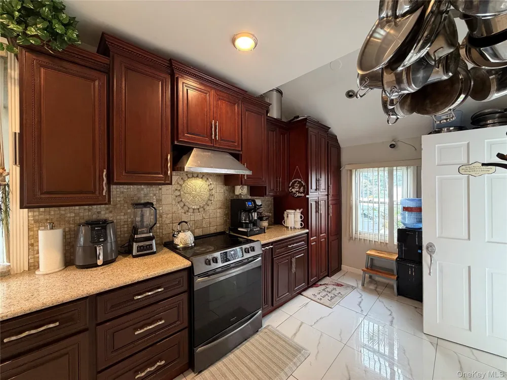 611 Park Avenue Uniondale, NY 11553