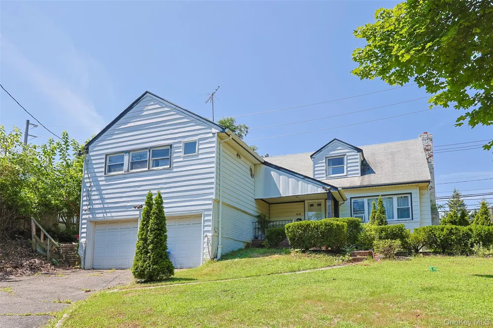 84 Middle Neck Road Roslyn, NY 11576