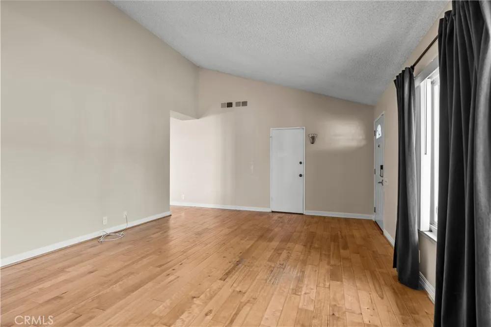 5695 Bloomfield Simi Valley, CA 93063