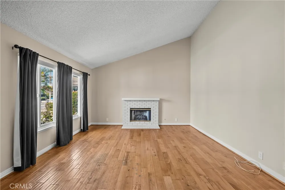 5695 Bloomfield Simi Valley, CA 93063