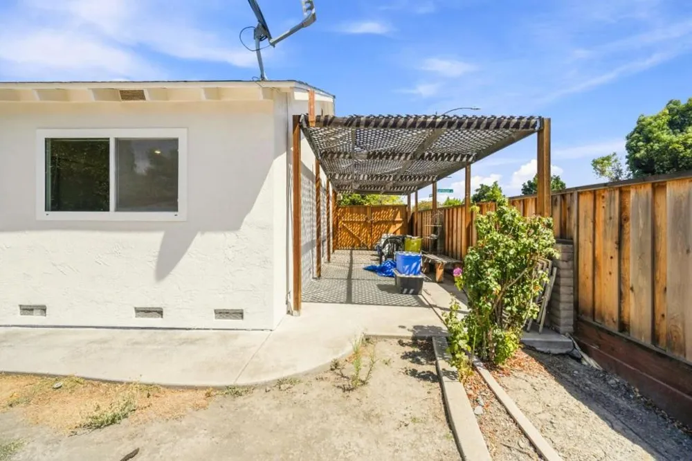 6099 Larchmont Drive San Jose, CA 95123