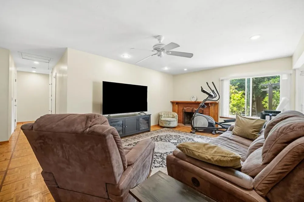 6099 Larchmont Drive San Jose, CA 95123