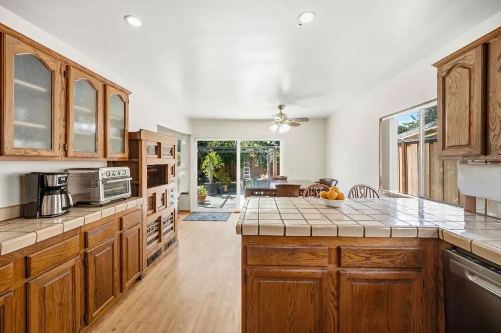 6099 Larchmont Drive San Jose, CA 95123