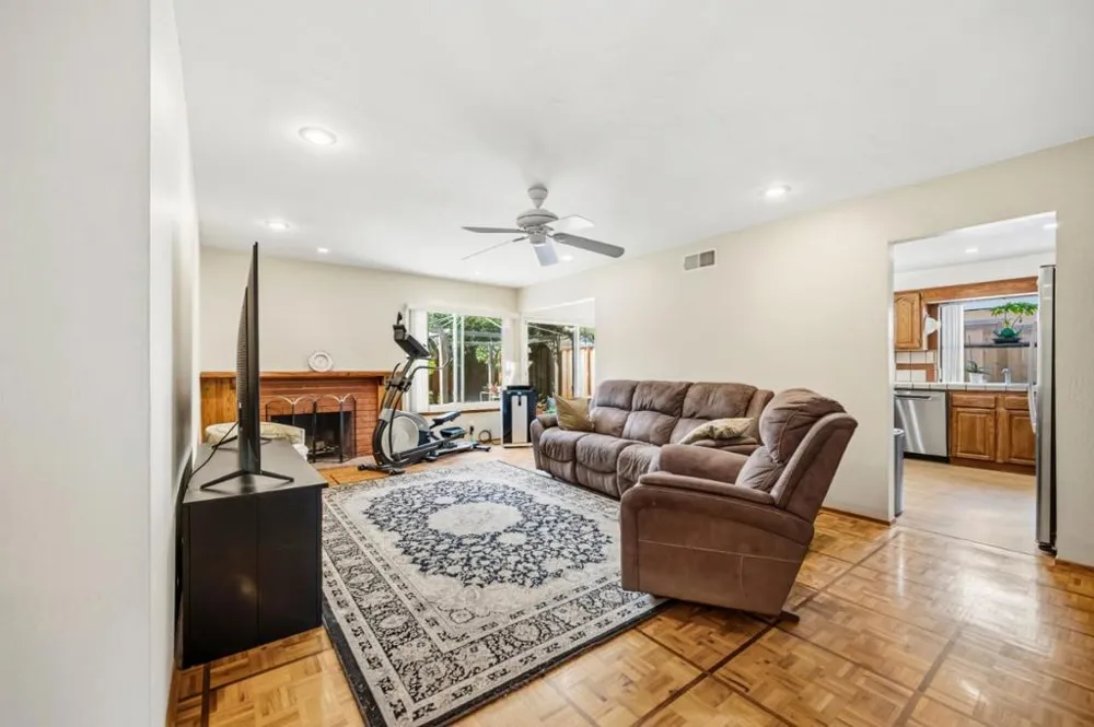 6099 Larchmont Drive San Jose, CA 95123