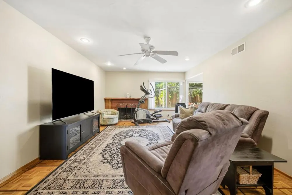 6099 Larchmont Drive San Jose, CA 95123