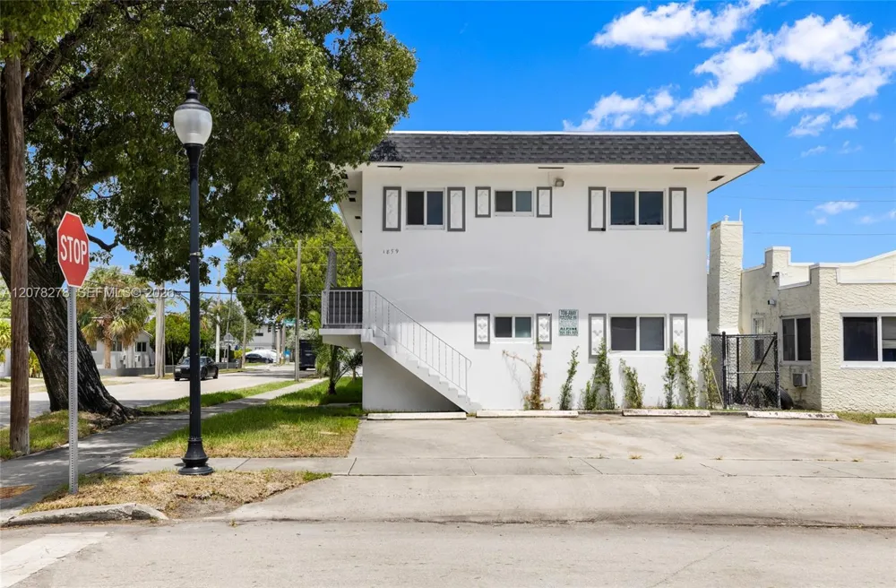 1859 Lincoln St Hollywood, FL 33020