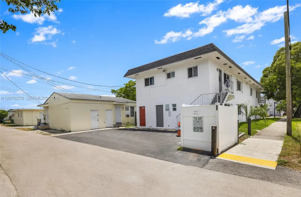 1859 Lincoln St Hollywood, FL 33020