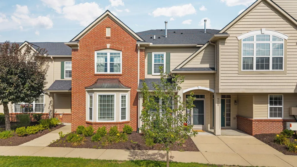 713 Abbington Court Howell, MI 48843