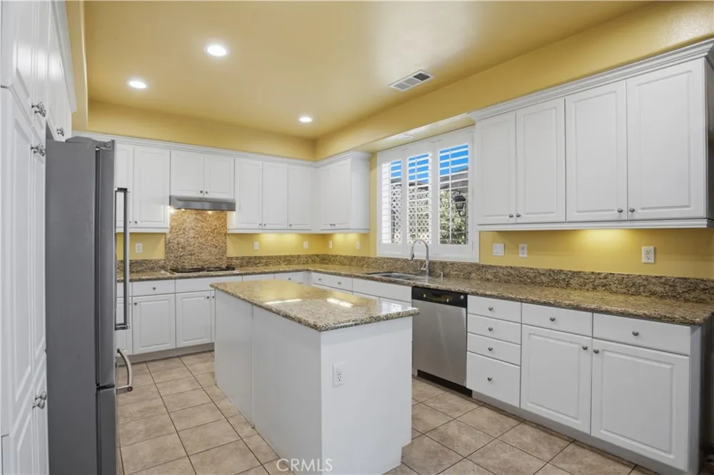 5753 W Avenue K9 Lancaster, CA 93536