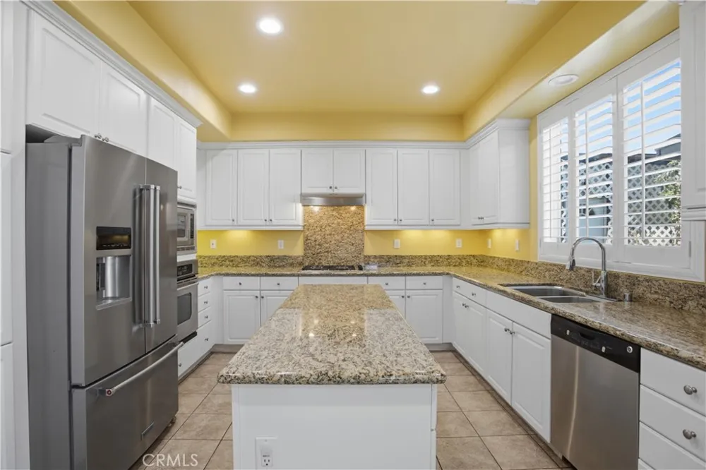 5753 W Avenue K9 Lancaster, CA 93536