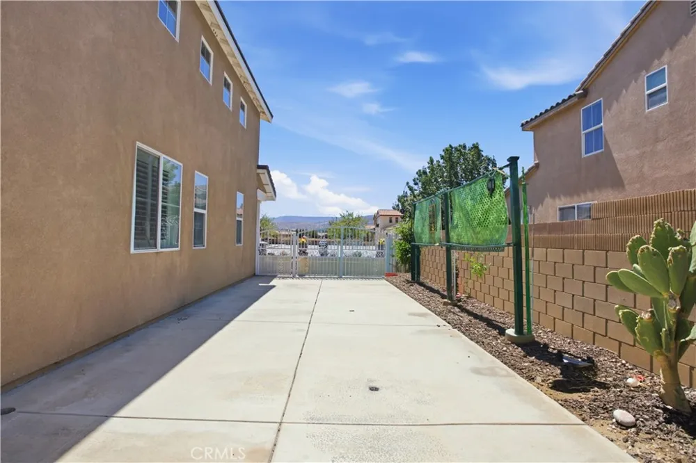 5753 W Avenue K9 Lancaster, CA 93536