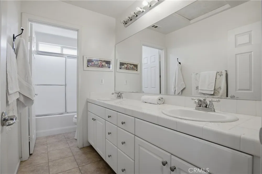 5753 W Avenue K9 Lancaster, CA 93536