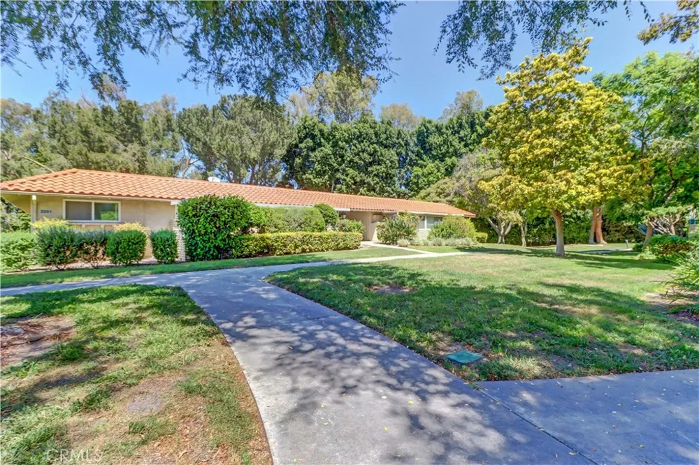 2251 Via Mariposa E #O Laguna Woods, CA 92637