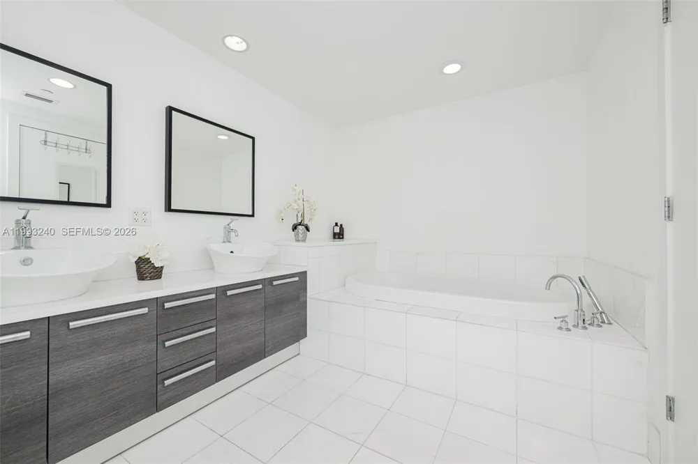2950 NE 188th St #139 Aventura, FL 33180