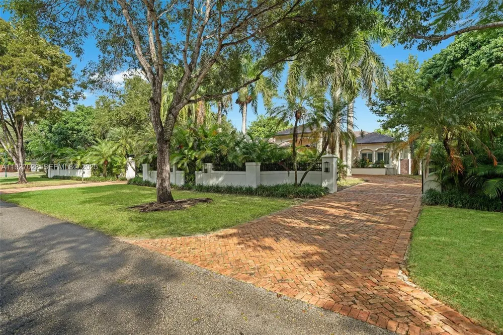 6890 SW 94th St Pinecrest, FL 33156