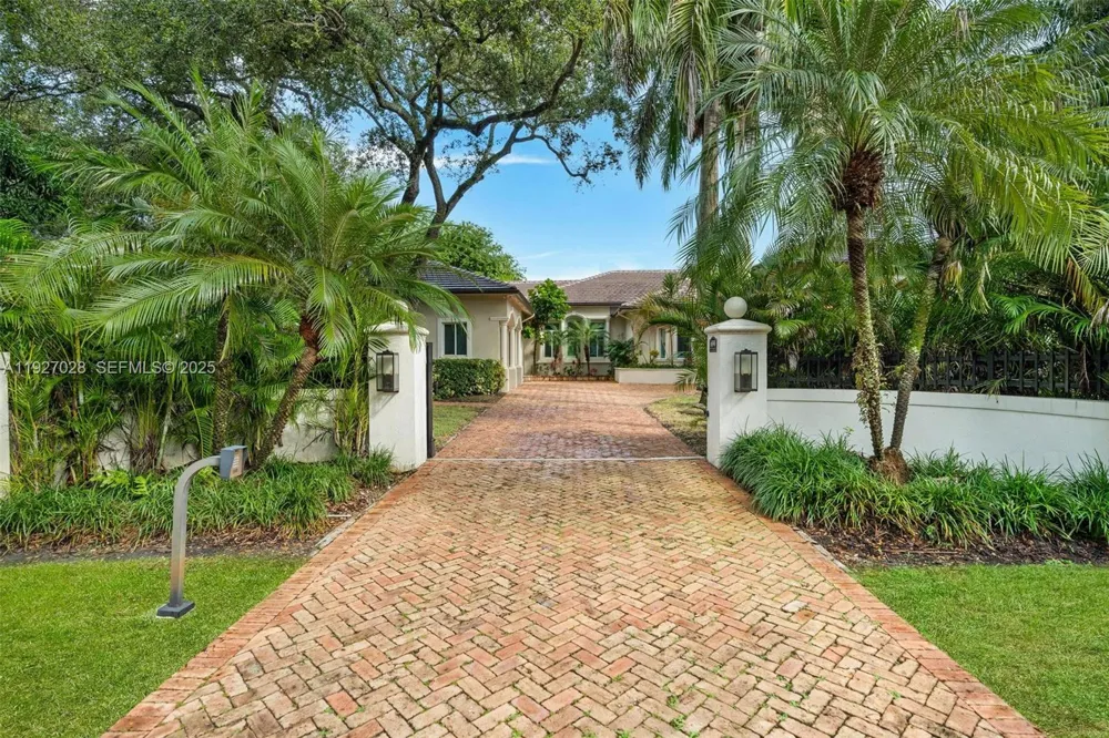 6890 SW 94th St Pinecrest, FL 33156