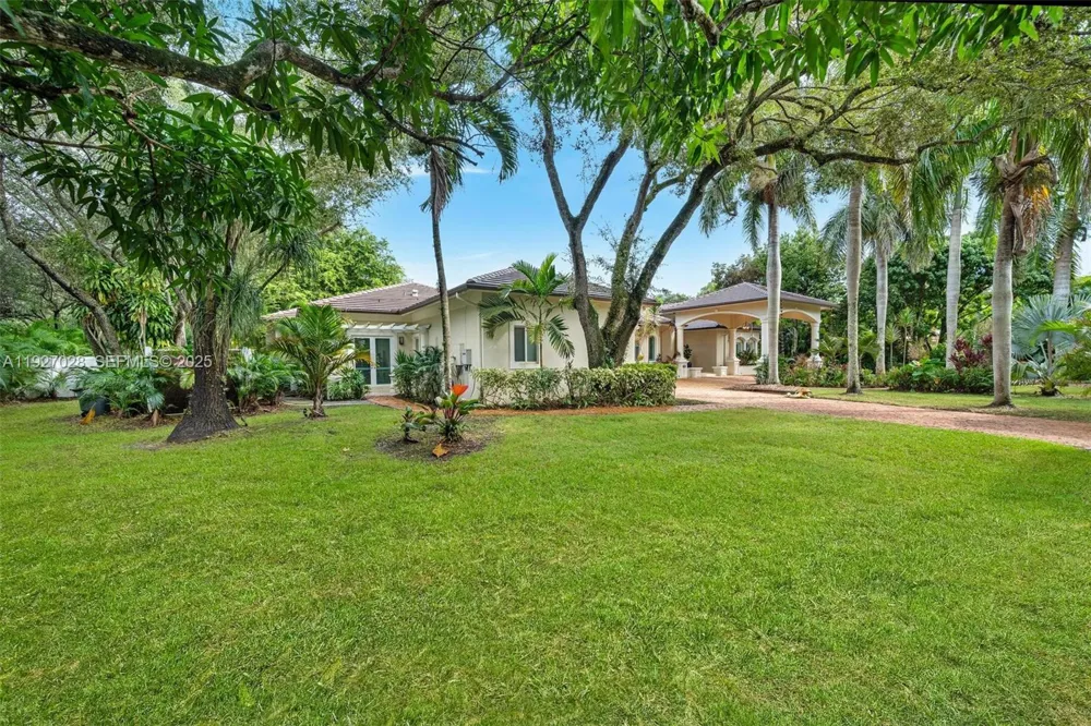 6890 SW 94th St Pinecrest, FL 33156