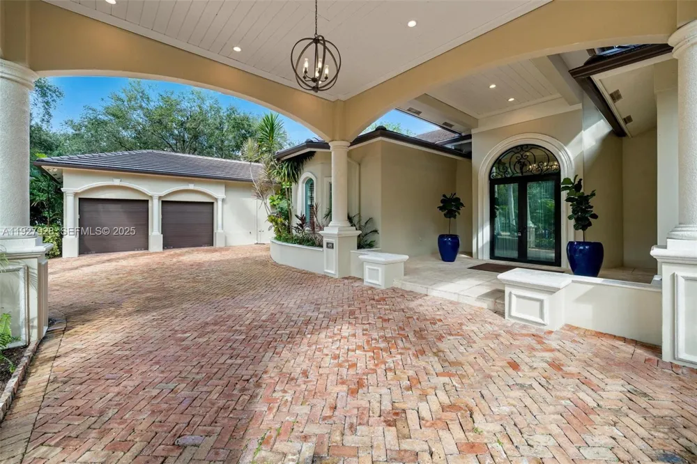 6890 SW 94th St Pinecrest, FL 33156