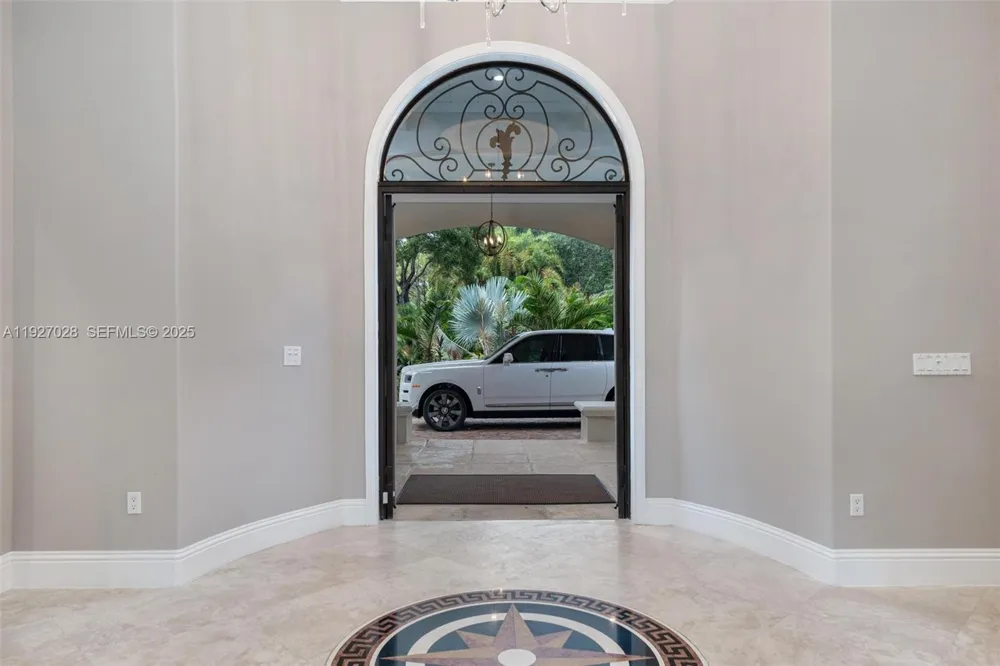 6890 SW 94th St Pinecrest, FL 33156